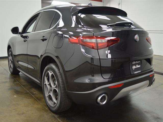 Alfa Romeo Stelvio 2018 photo 2